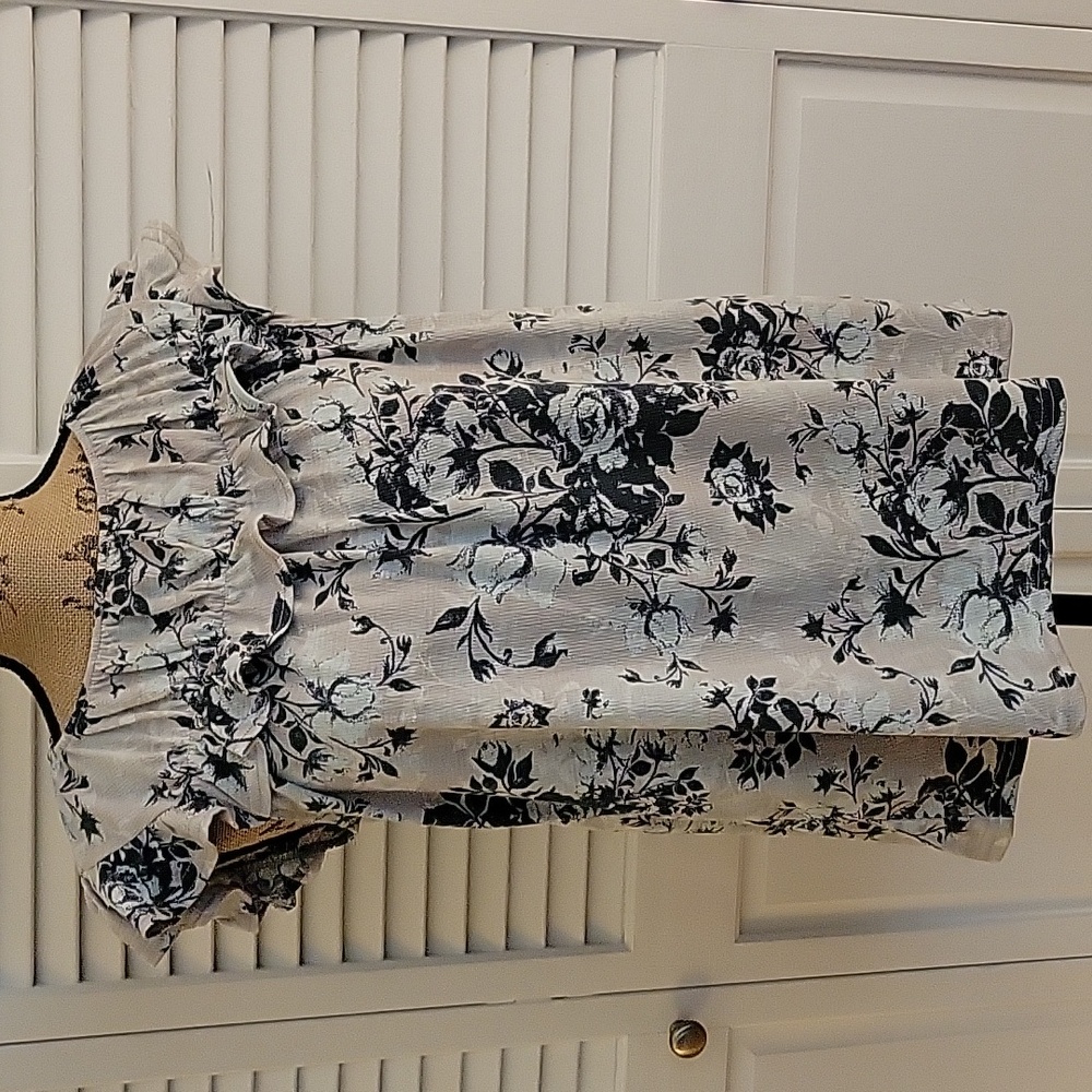 LuLaRoe Stasha Ruffle Top - S NWT